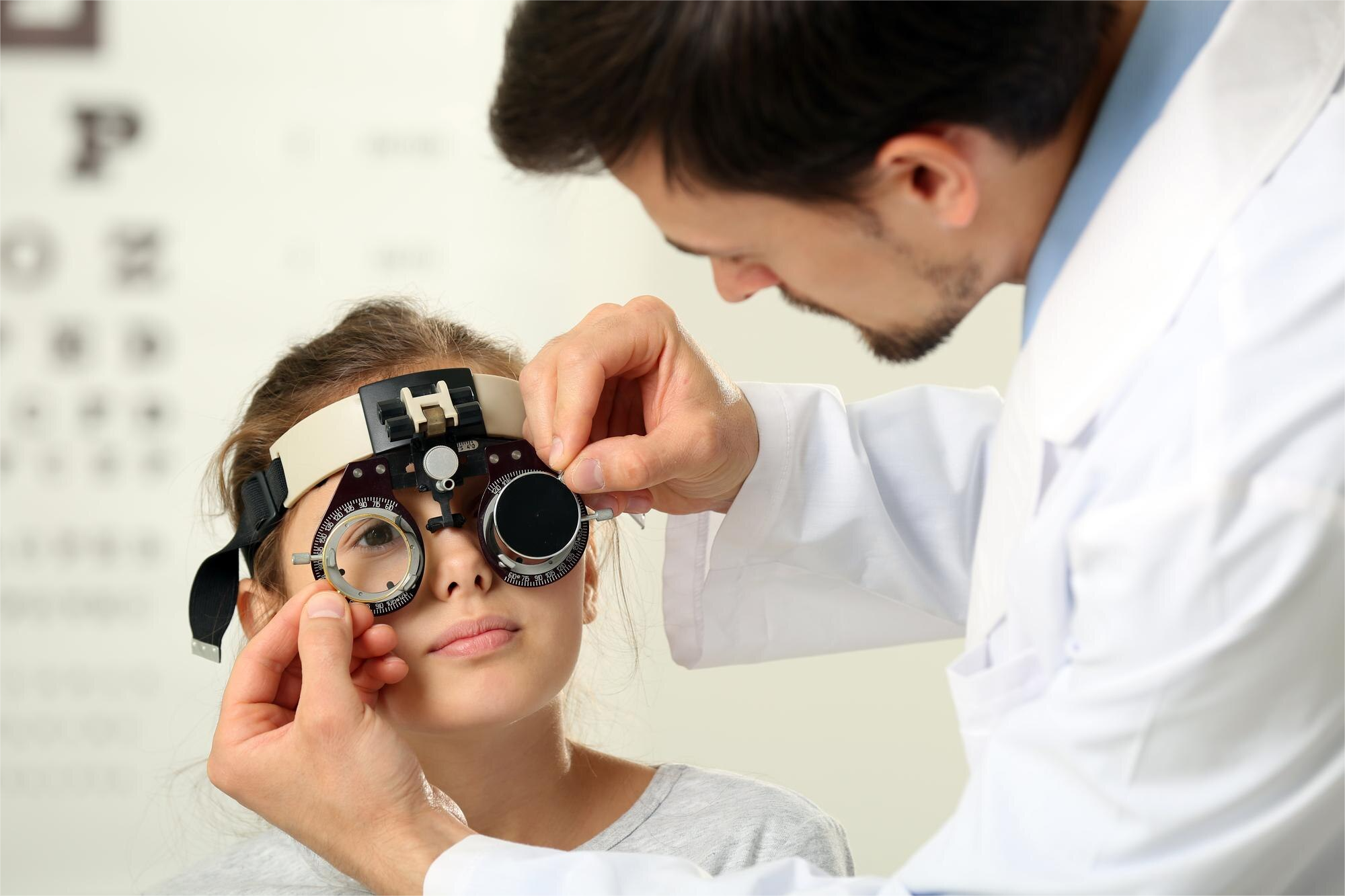 Palm trick for better eyesight